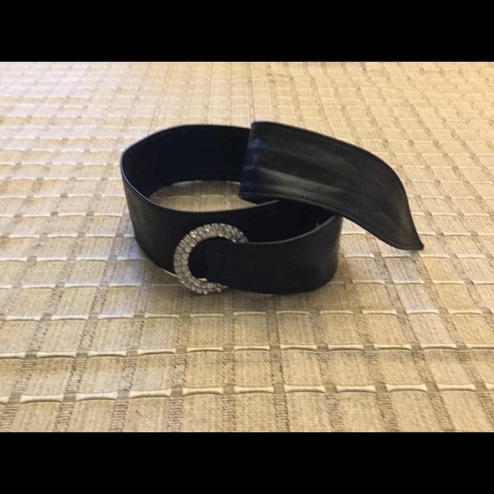 Black Leather Belt With Rhinestone Circle X-Small